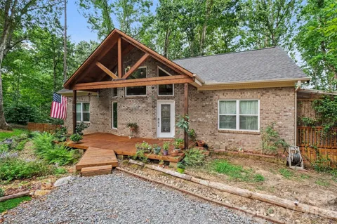 1042 Rosewood Drive