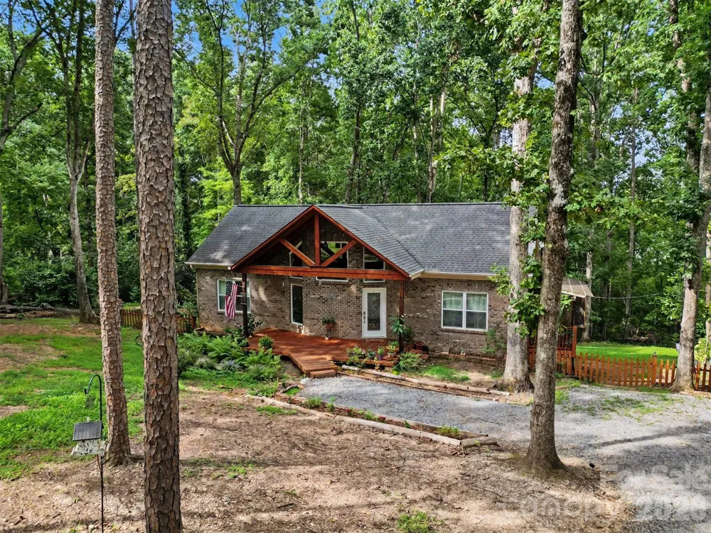 1042 Rosewood Drive Dallas, NC 28034