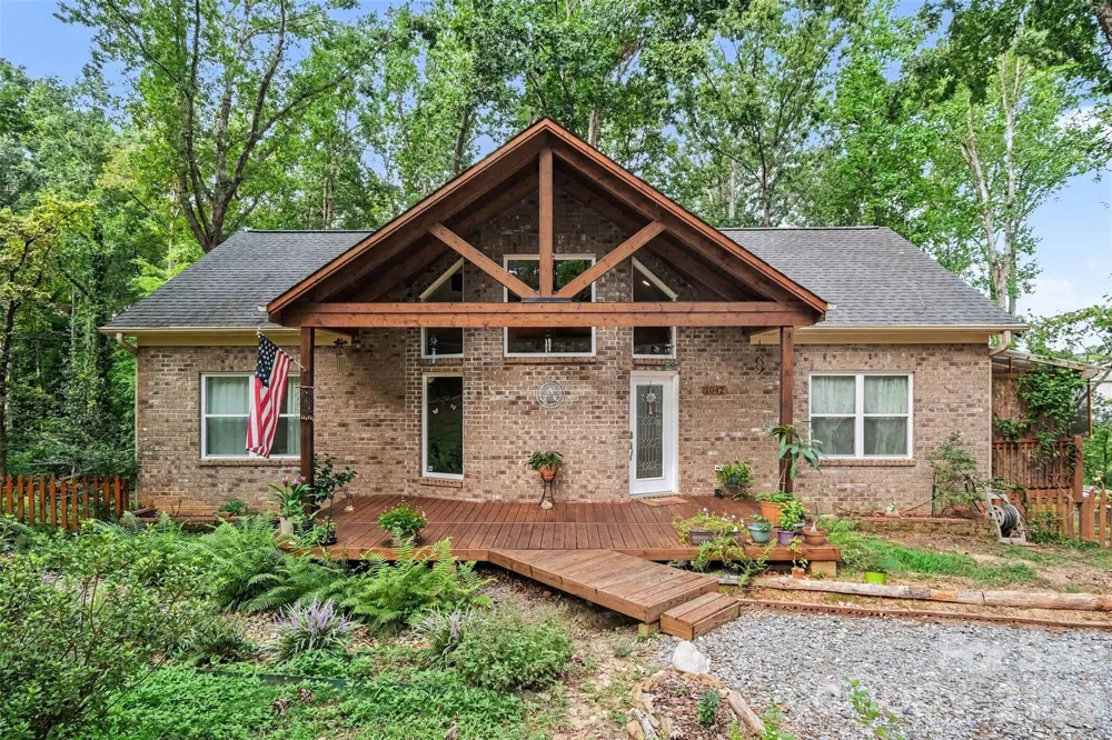 1042 Rosewood Drive Dallas, NC 28034
