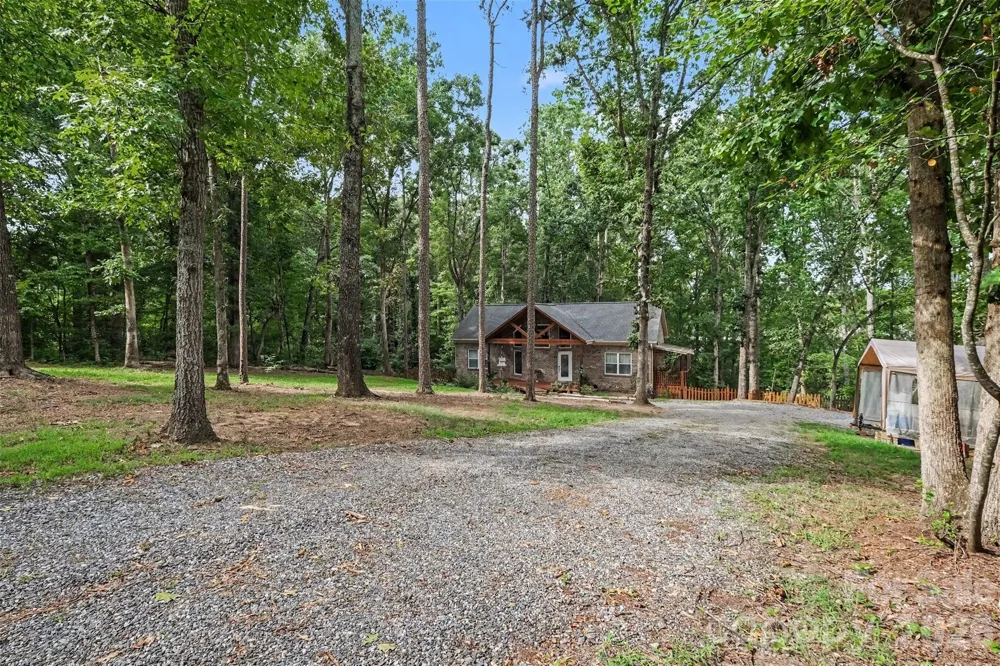1042 Rosewood Drive Dallas, NC 28034