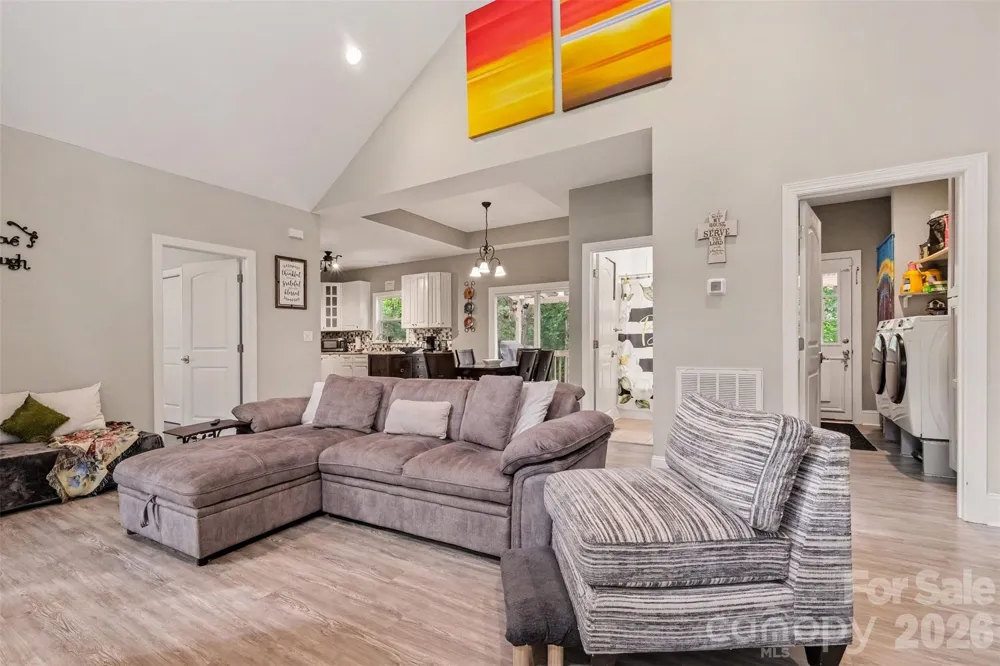 1042 Rosewood Drive Dallas, NC 28034
