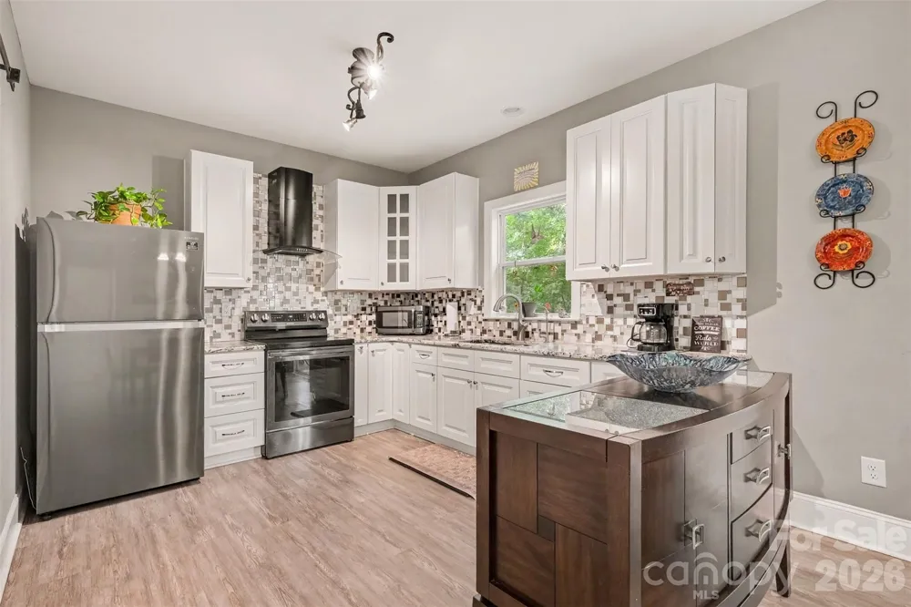 1042 Rosewood Drive Dallas, NC 28034