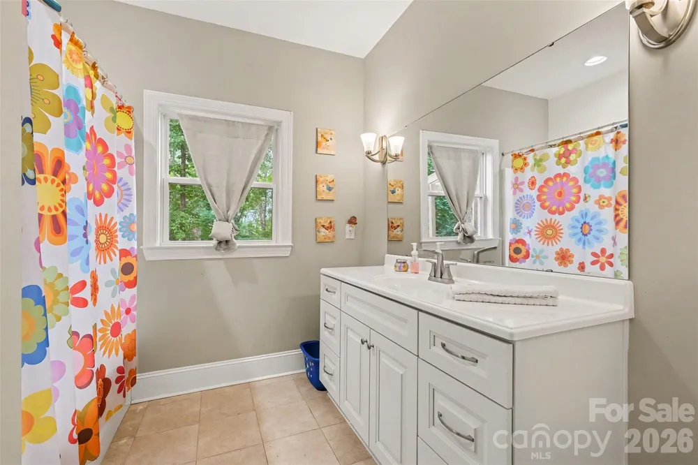 1042 Rosewood Drive Dallas, NC 28034