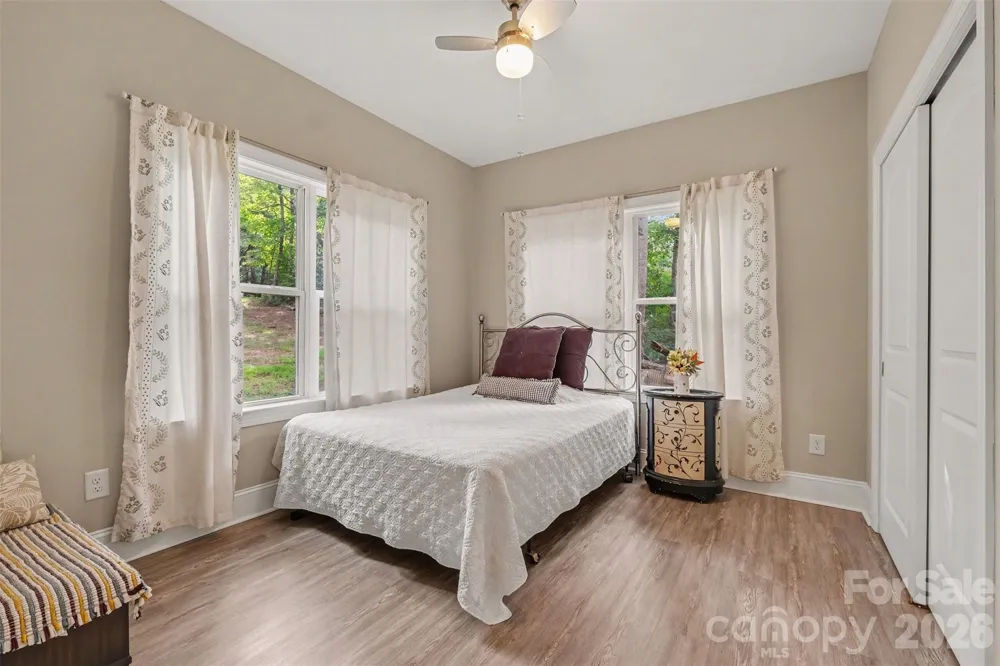 1042 Rosewood Drive Dallas, NC 28034