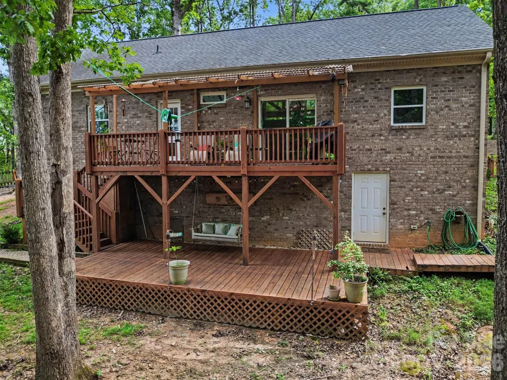 1042 Rosewood Drive Dallas, NC 28034