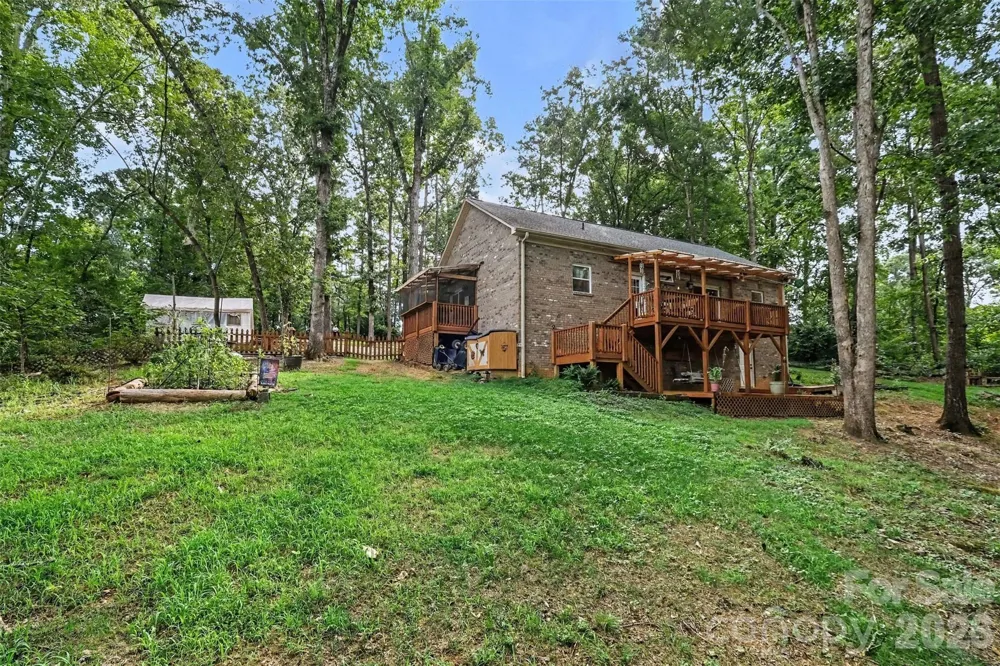 1042 Rosewood Drive Dallas, NC 28034