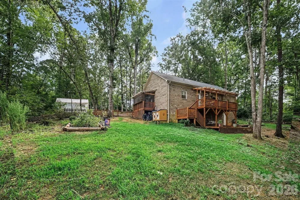 1042 Rosewood Drive Dallas, NC 28034
