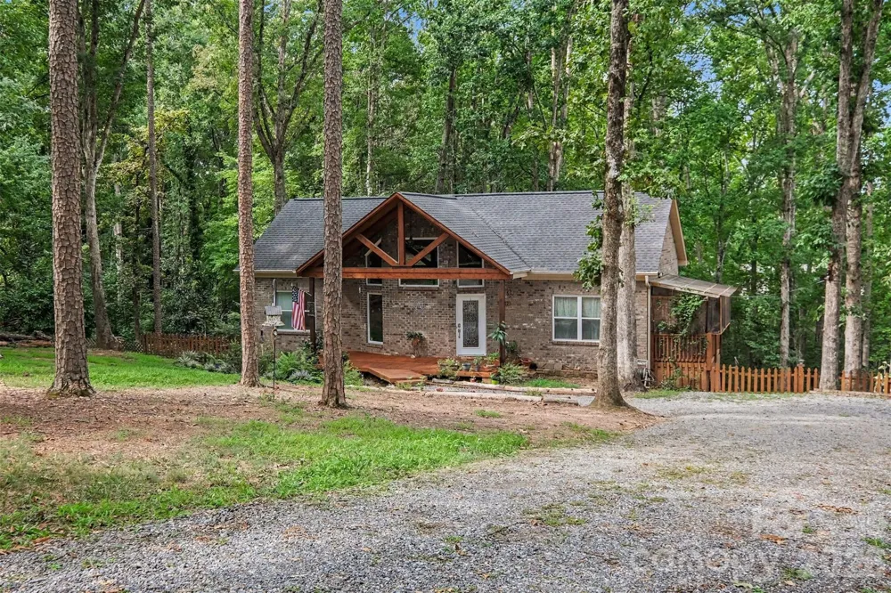 1042 Rosewood Drive Dallas, NC 28034
