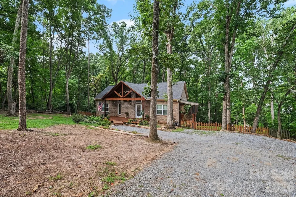 1042 Rosewood Drive Dallas, NC 28034