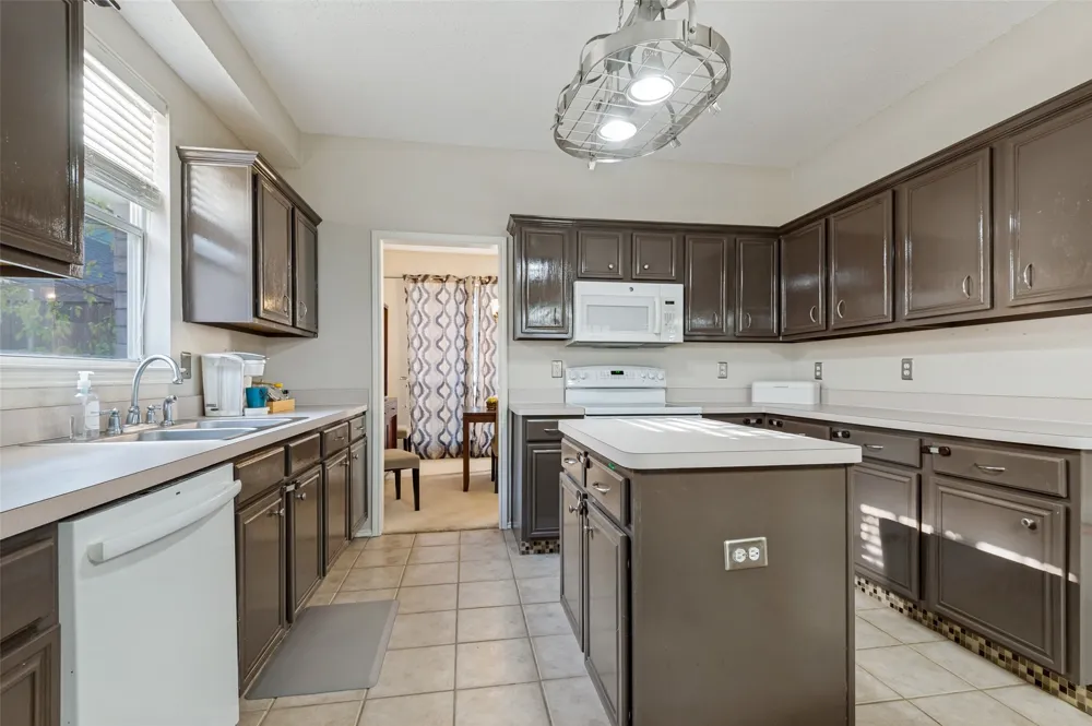 2116 Pritchard Drive Grapevine, TX 76051