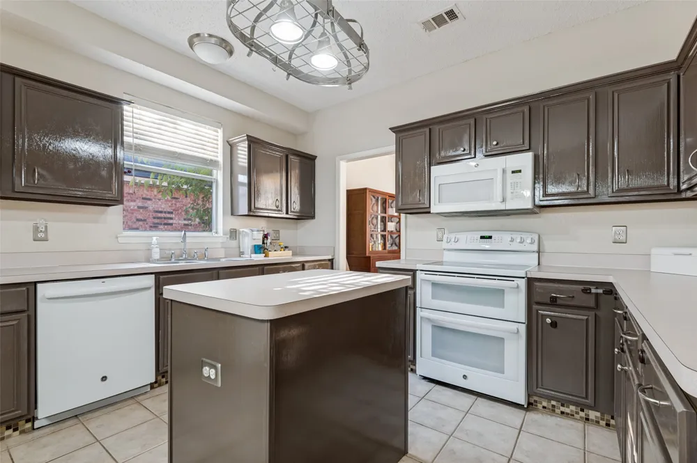 2116 Pritchard Drive Grapevine, TX 76051