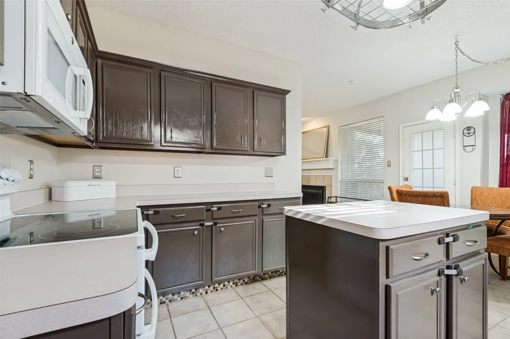 2116 Pritchard Drive Grapevine, TX 76051