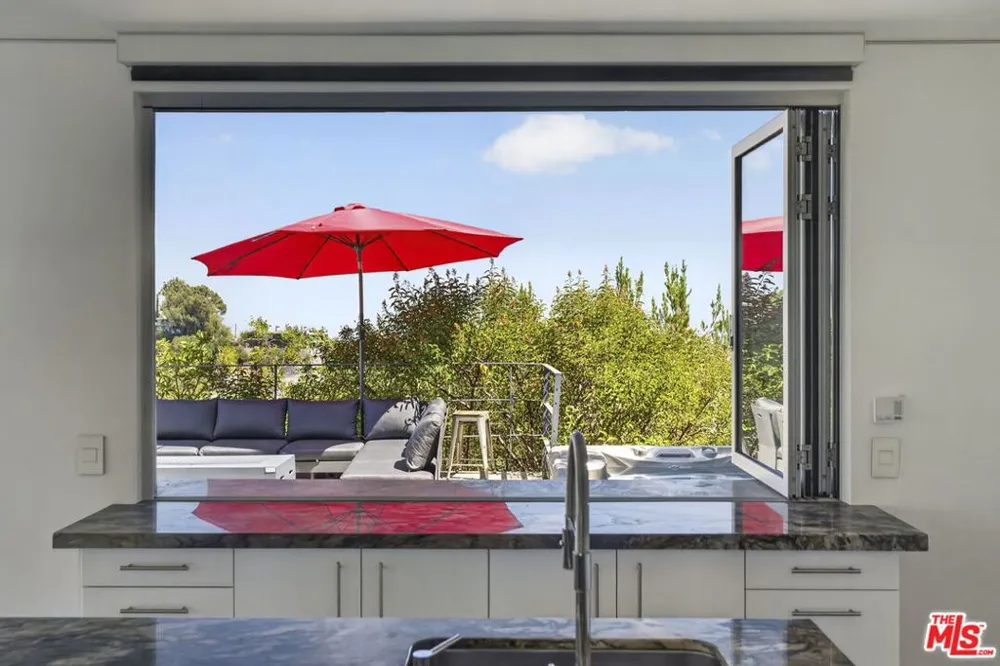 9012 Crescent Drive Los Angeles, CA 90046