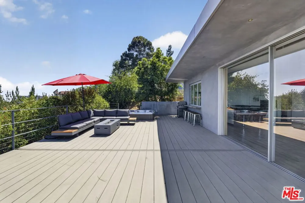 9012 Crescent Drive Los Angeles, CA 90046