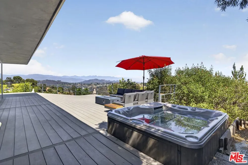 9012 Crescent Drive Los Angeles, CA 90046