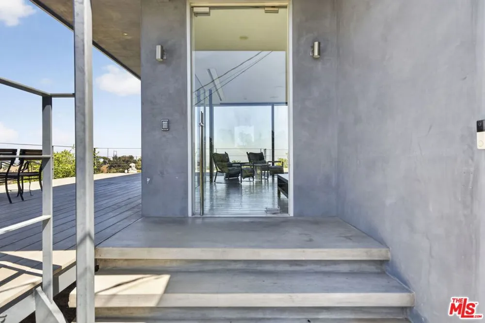 9012 Crescent Drive Los Angeles, CA 90046