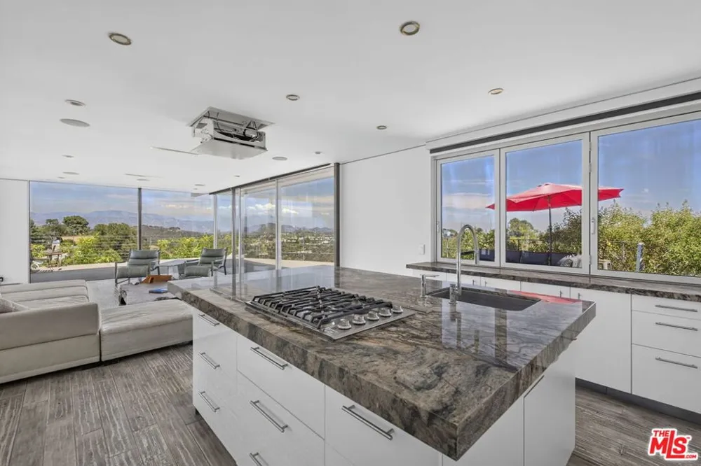 9012 Crescent Drive Los Angeles, CA 90046