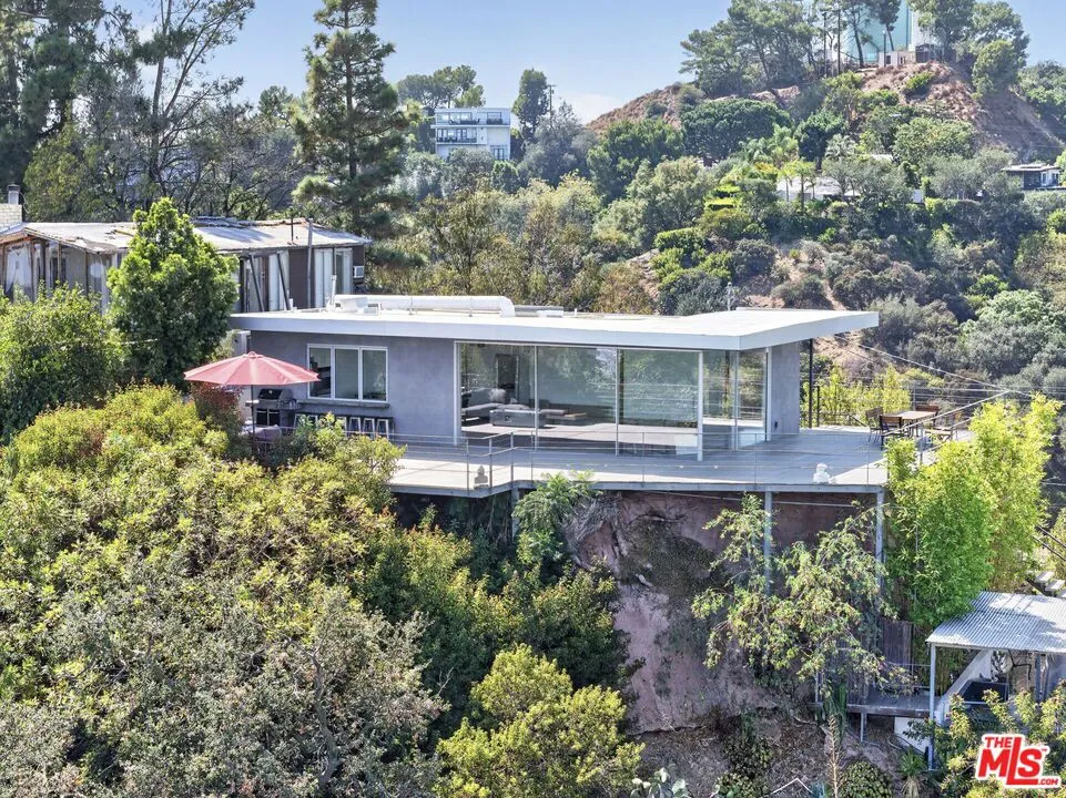 9012 Crescent Drive Los Angeles, CA 90046