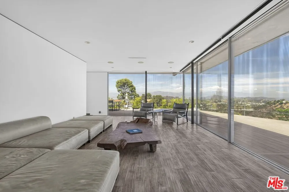 9012 Crescent Drive Los Angeles, CA 90046