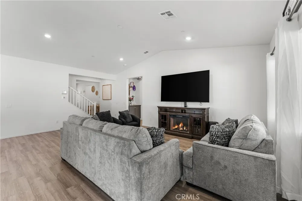 4413 W Avenue J2 Lancaster, CA 93536