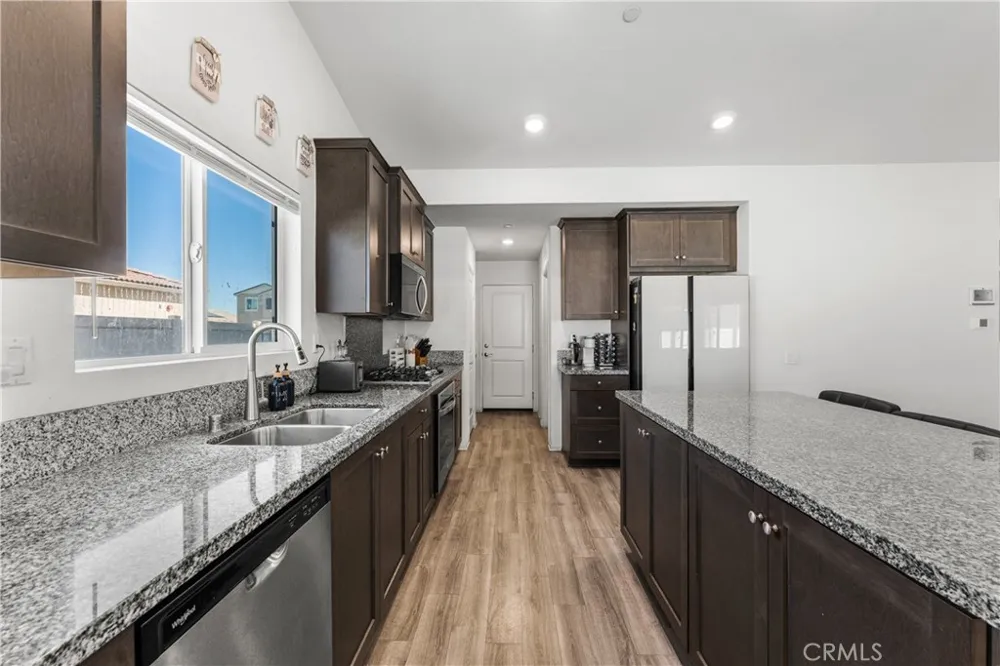 4413 W Avenue J2 Lancaster, CA 93536