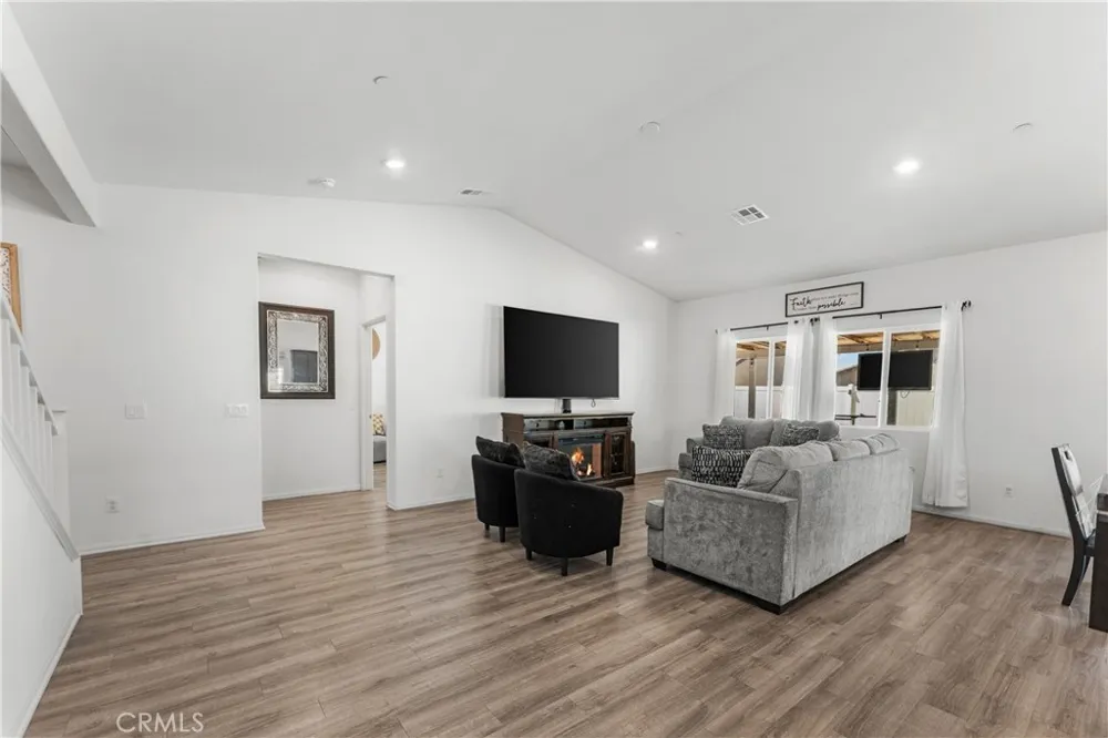 4413 W Avenue J2 Lancaster, CA 93536