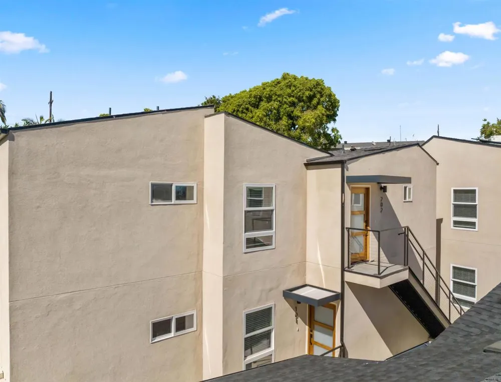2409 Fleetwood Street San Diego, CA 92111