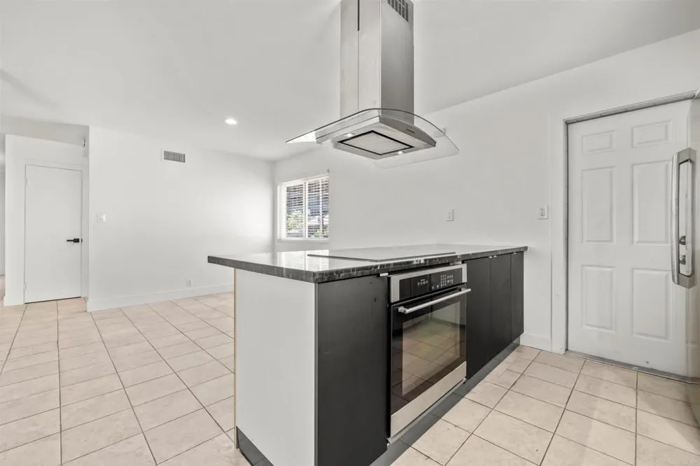 2409 Fleetwood Street San Diego, CA 92111