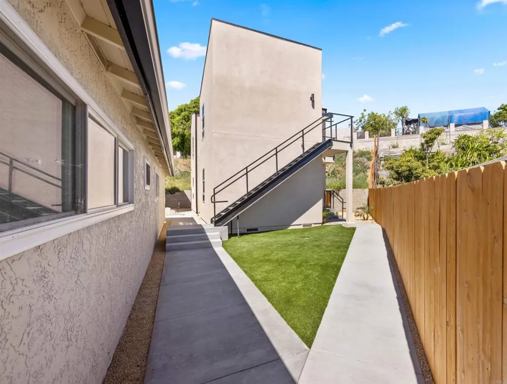 2409 Fleetwood Street San Diego, CA 92111