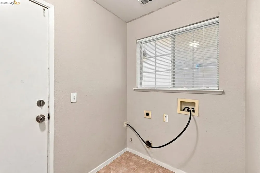2008 Gordon Verner CIR Stockton, CA 95206