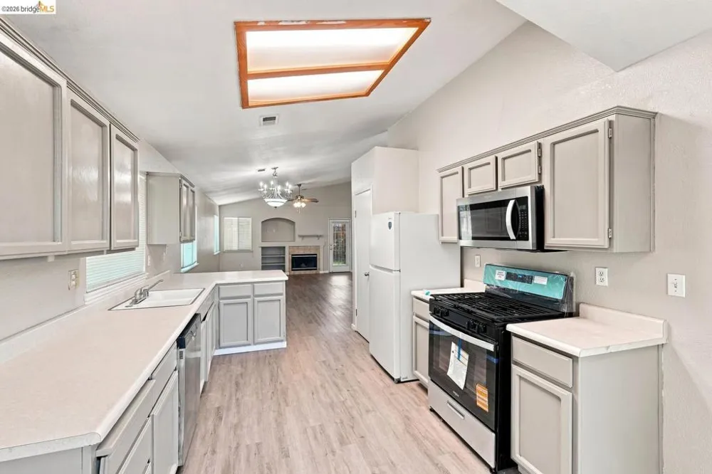 2008 Gordon Verner CIR Stockton, CA 95206