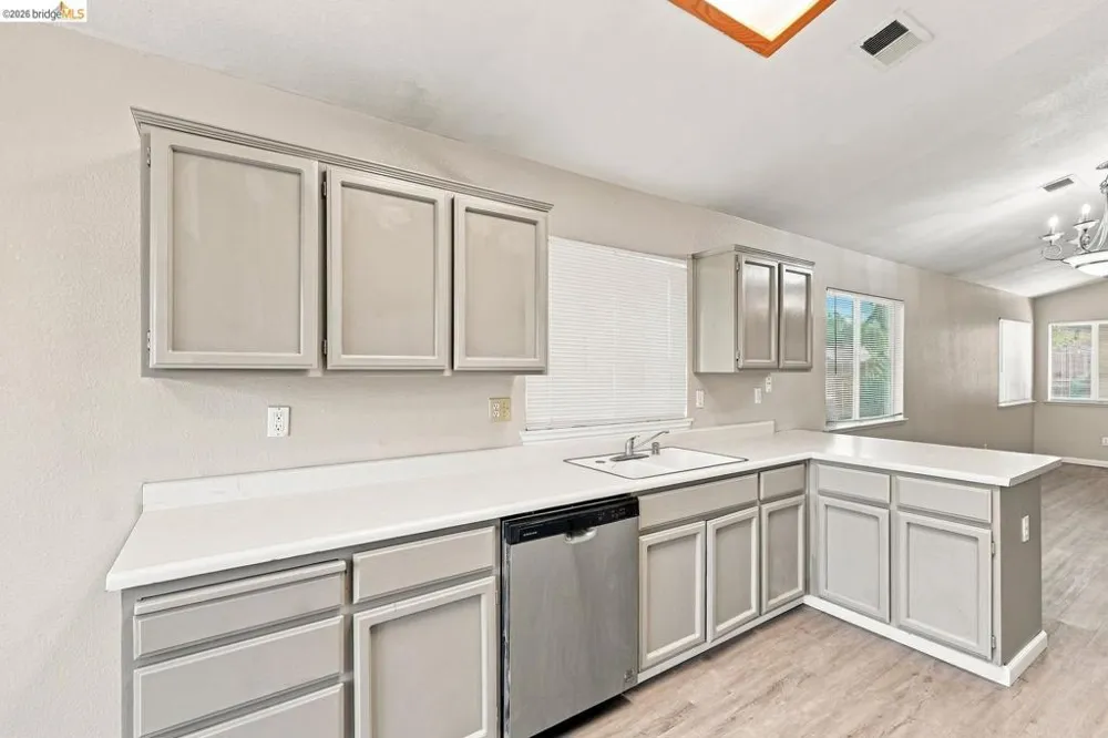 2008 Gordon Verner CIR Stockton, CA 95206
