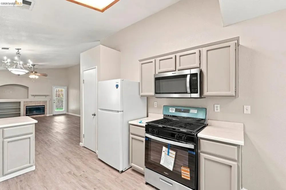 2008 Gordon Verner CIR Stockton, CA 95206