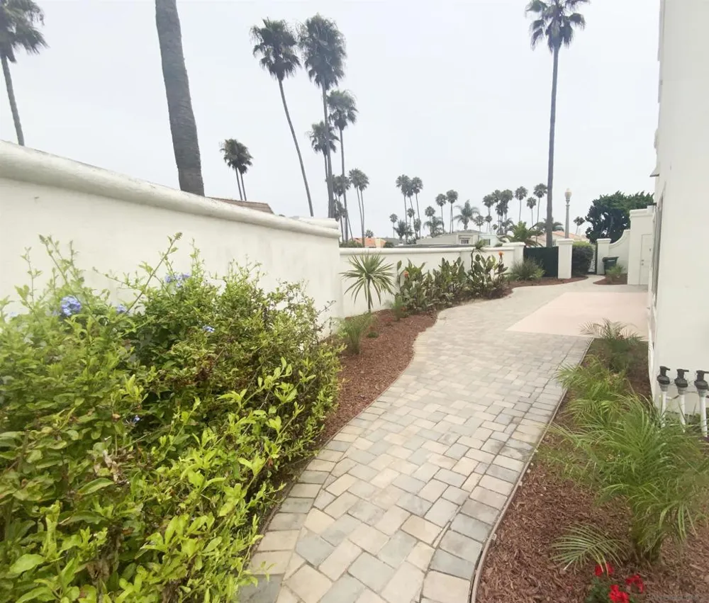 44 Half Moon Bnd Coronado, CA 92118