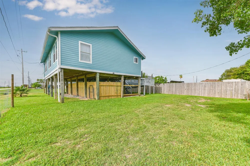 1004 20th Street Dickinson, TX 77539