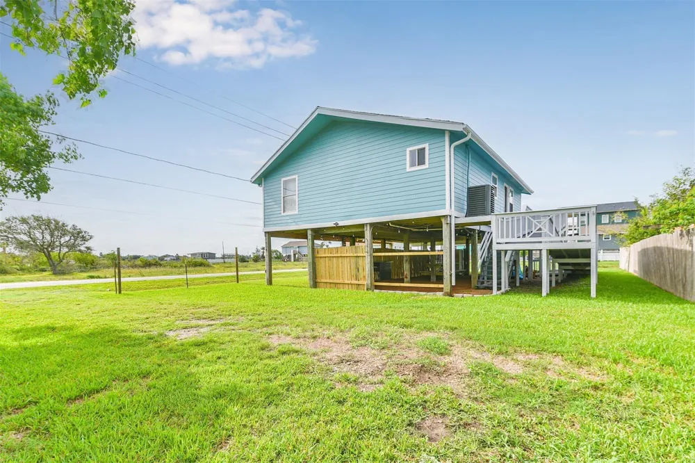 1004 20th Street Dickinson, TX 77539