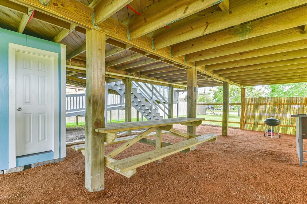 1004 20th Street Dickinson, TX 77539