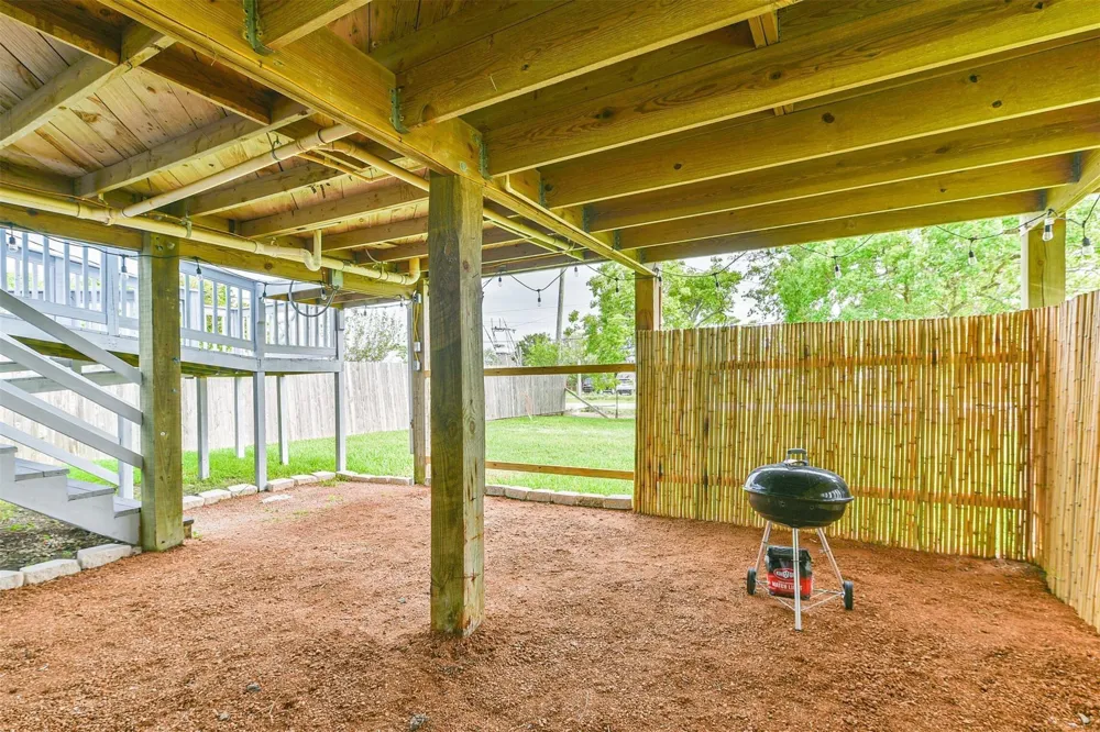 1004 20th Street Dickinson, TX 77539
