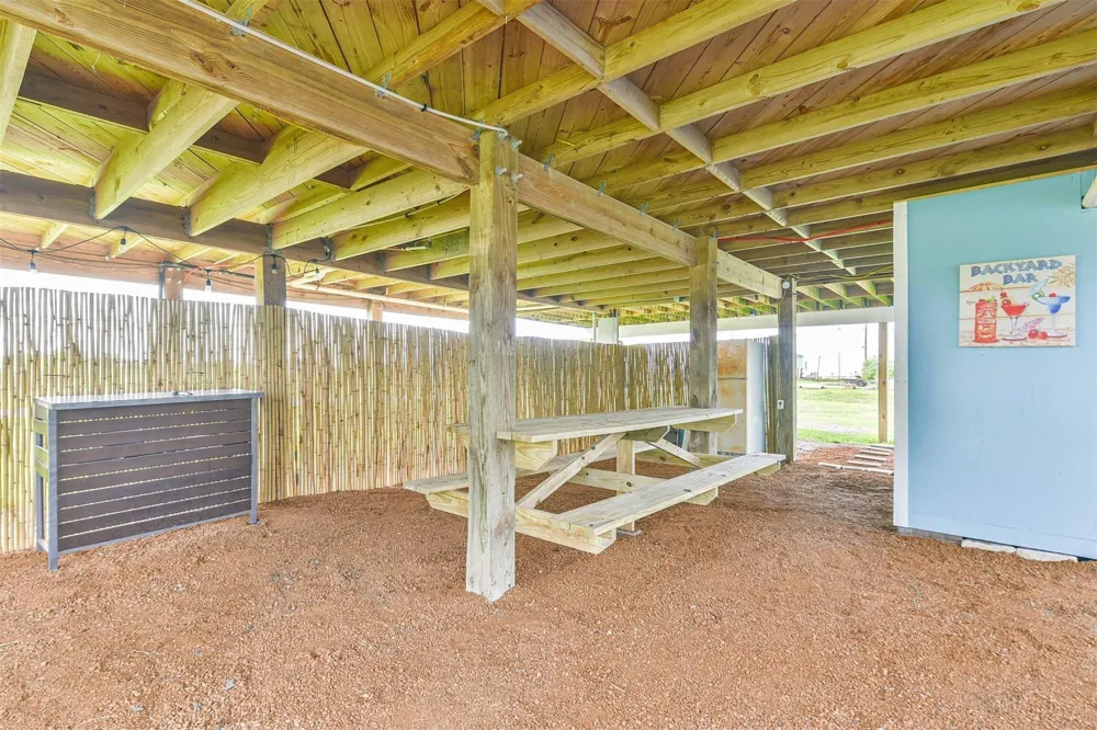 1004 20th Street Dickinson, TX 77539