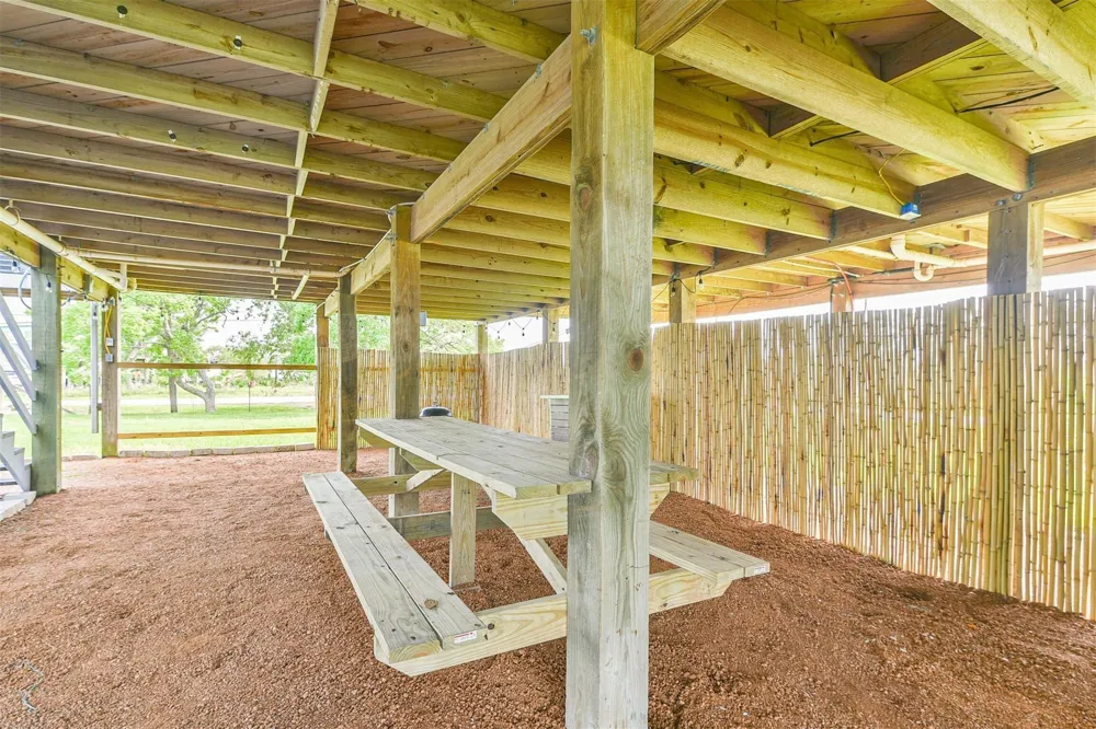 1004 20th Street Dickinson, TX 77539