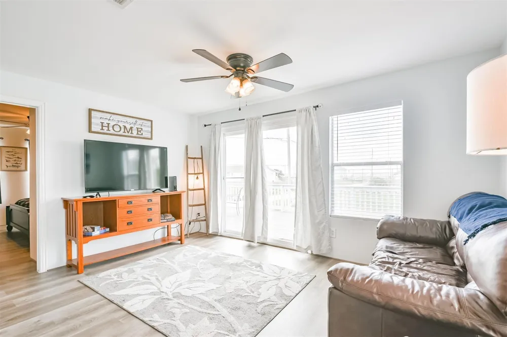 1004 20th Street Dickinson, TX 77539