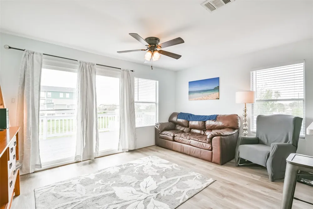 1004 20th Street Dickinson, TX 77539