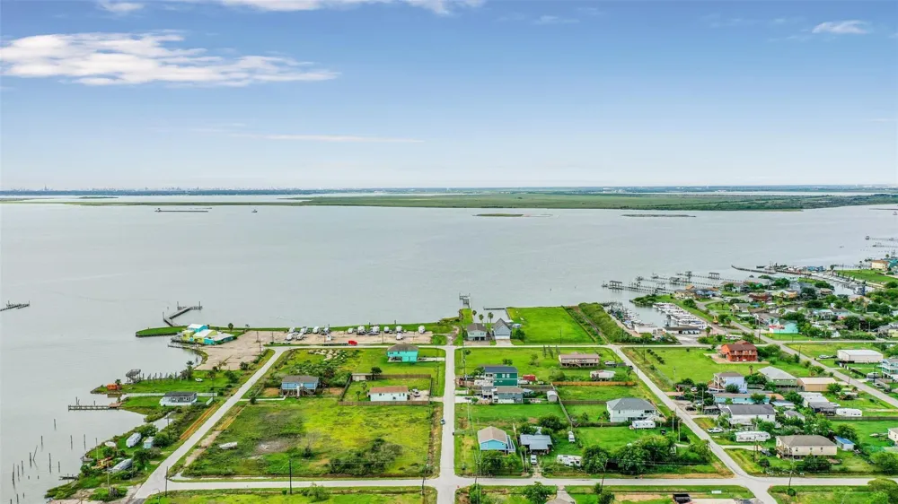 1004 20th Street Dickinson, TX 77539
