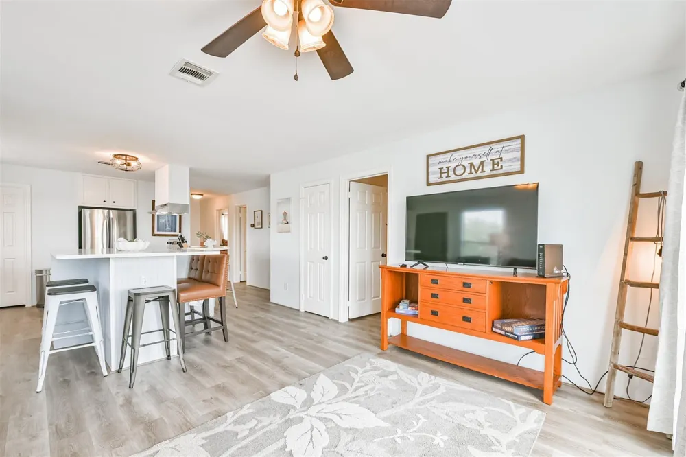 1004 20th Street Dickinson, TX 77539