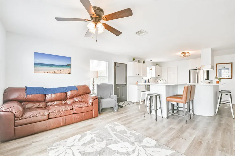 1004 20th Street Dickinson, TX 77539