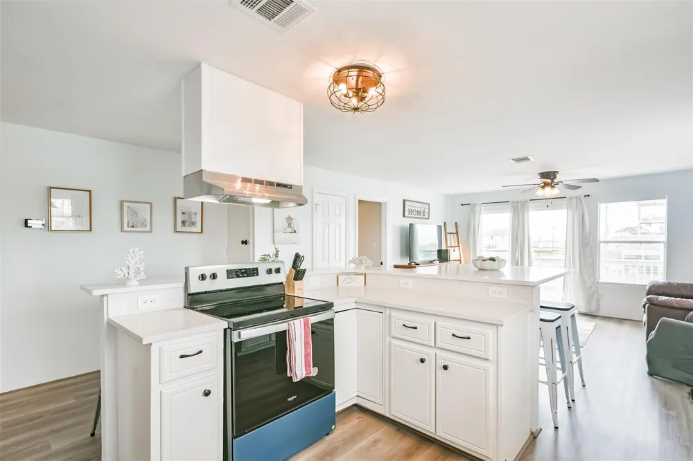 1004 20th Street Dickinson, TX 77539