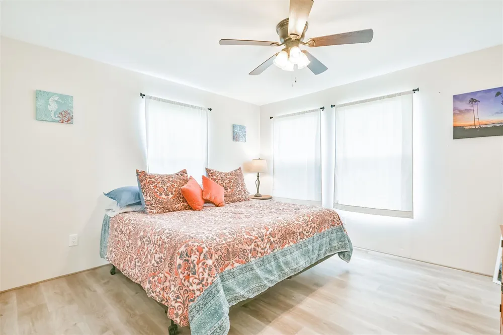 1004 20th Street Dickinson, TX 77539