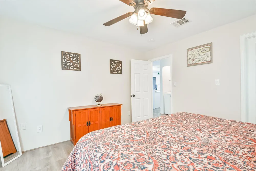 1004 20th Street Dickinson, TX 77539