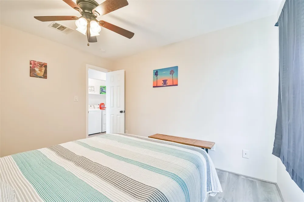1004 20th Street Dickinson, TX 77539