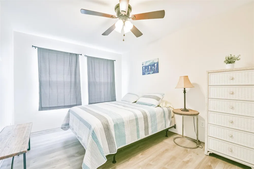 1004 20th Street Dickinson, TX 77539